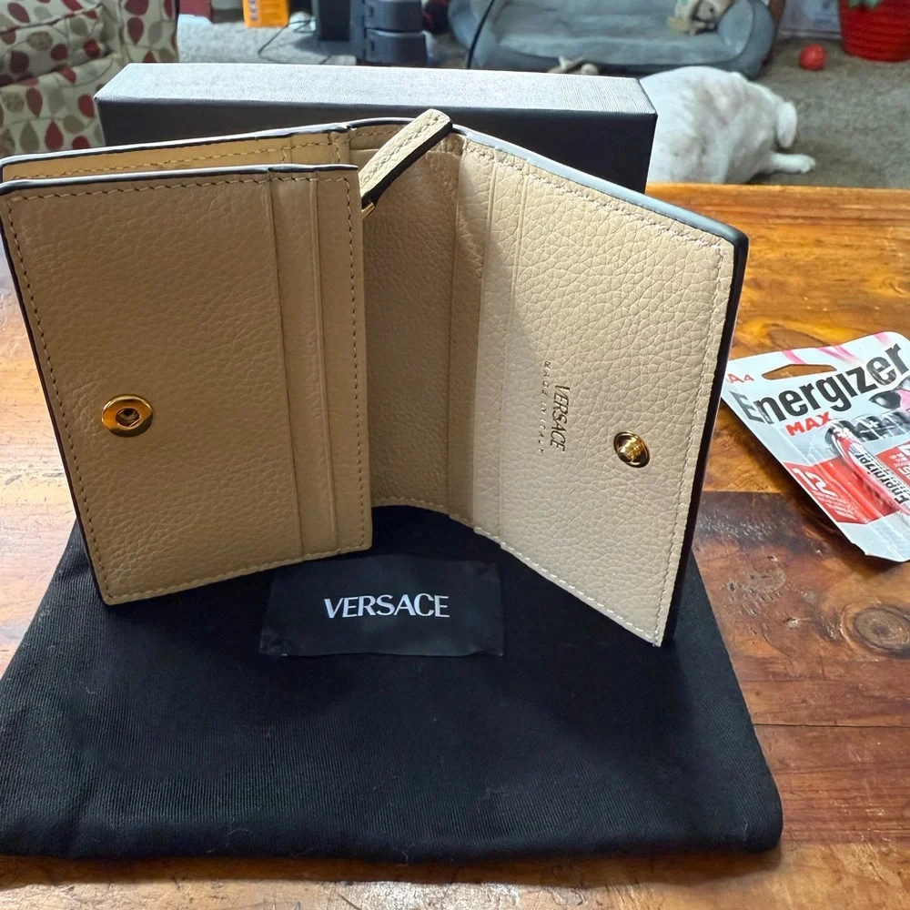 Versace Compact Wallet NWT - Picture 2 of 4